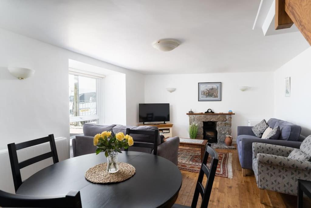 Charming 3 Bedroom Harbour Cottage With Parking Пензанс Екстериор снимка